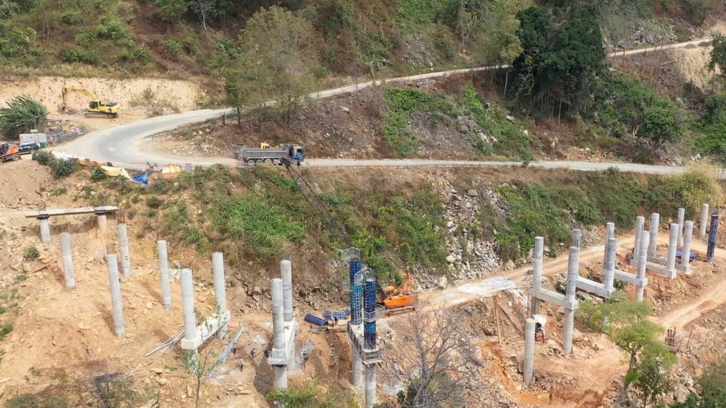 6 xe tải nghi liên quan vụ đá rơi làm du khách Nga tử vong ở Lâm Đồng - 1 6 xe tải nghi liên quan vụ đá rơi làm du khách Nga tử vong ở Lâm Đồng - 1