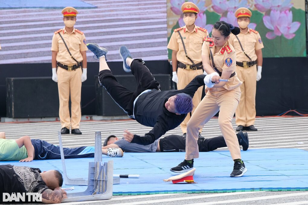 Những chặng đường vẻ vang của lực lượng Cảnh sát giao thông - 2 Những chặng đường vẻ vang của lực lượng Cảnh sát giao thông - 2