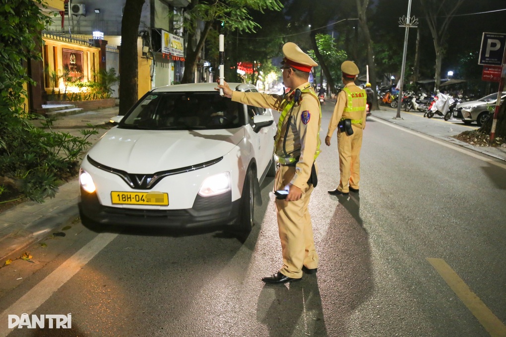 Lực lượng CSGT trong sự nghiệp xây dựng, bảo vệ Tổ quốc giai đoạn 1975-1985 - 2 Lực lượng CSGT trong sự nghiệp xây dựng, bảo vệ Tổ quốc giai đoạn 1975-1985 - 2