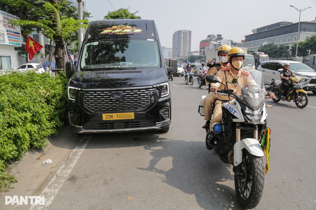 CSGT đồng loạt kiểm tra xe khách trên tất cả các tuyến cao tốc - 1 CSGT đồng loạt kiểm tra xe khách trên tất cả các tuyến cao tốc - 1