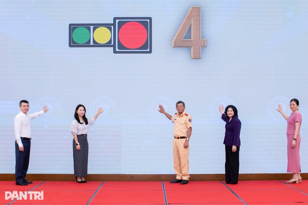 24 thí sinh đạt giải cuộc thi tìm hiểu pháp luật về giao thông đường bộ - 3 24 thí sinh đạt giải cuộc thi tìm hiểu pháp luật về giao thông đường bộ - 3