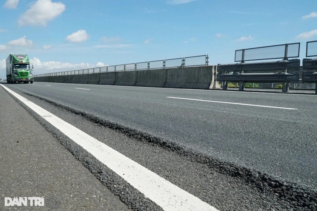 Cục CSGT nêu 14 bất cập, tồn tại trên cao tốc Đà Nẵng - Quảng Ngãi - 1 Cục CSGT nêu 14 bất cập, tồn tại trên cao tốc Đà Nẵng - Quảng Ngãi - 1