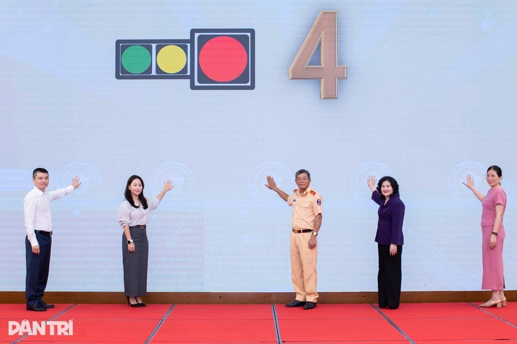 Ngày 19/12 sẽ diễn ra lễ trao giải 2 cuộc thi về giao thông - 2 Ngày 19/12 sẽ diễn ra lễ trao giải 2 cuộc thi về giao thông - 2