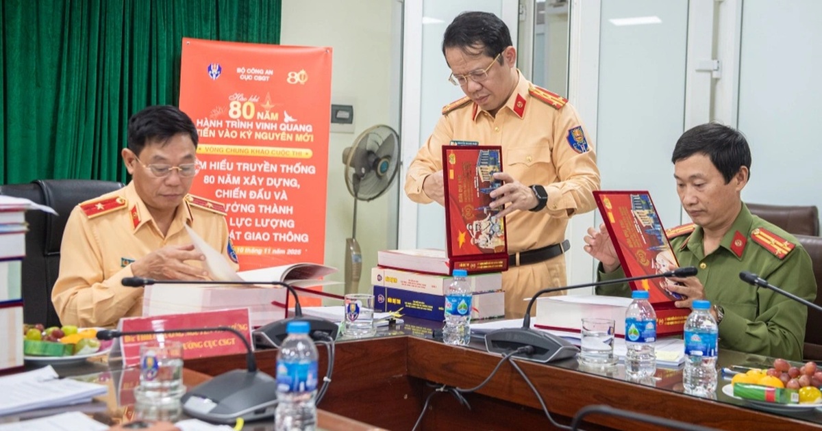 20 thí sinh được tặng giấy khen trong cuộc thi 80 năm truyền thống CSGT