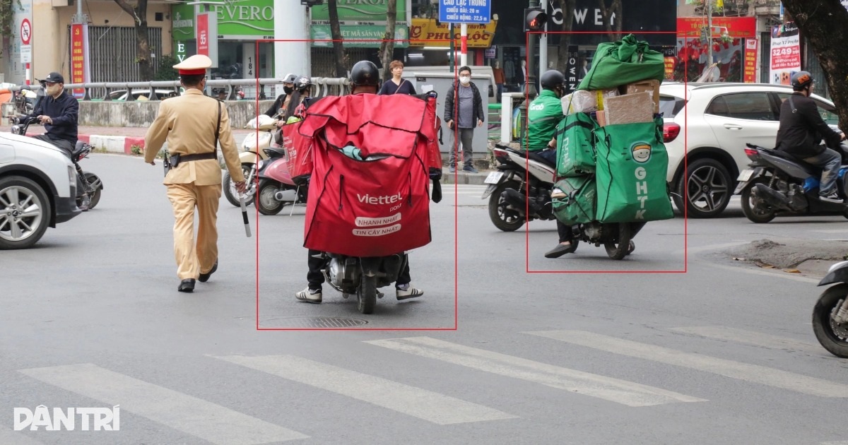 Loạt shipper chở hàng che khuất biển số “né” camera AI bị CSGT xử lý