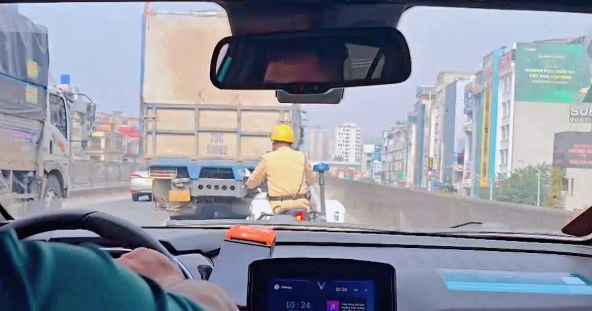 CSGT Hà Nội mở đường hỗ trợ sản phụ đến bệnh viện kịp thời