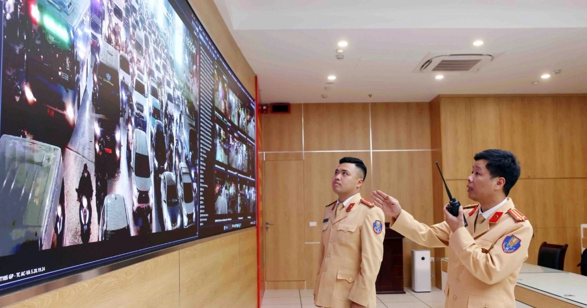 “Soi” giao thông Hà Nội đêm giao thừa tại trung tâm camera AI