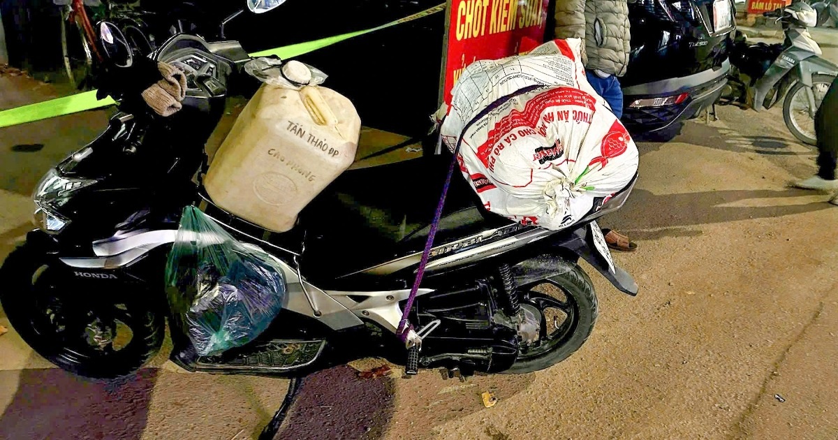 Thử rượu trước khi mua, người đàn ông “dính cồn” kịch khung