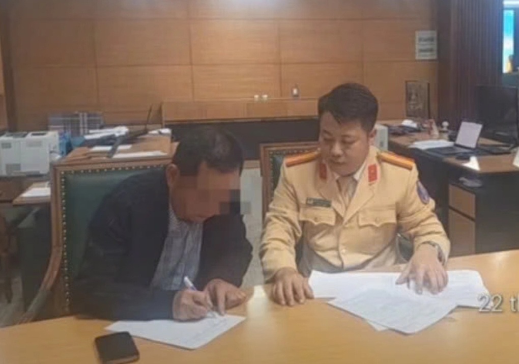 Tài xế ô tô biển xanh bị phạt 5 triệu đồng vì vượt ẩu trên cao tốc - 2