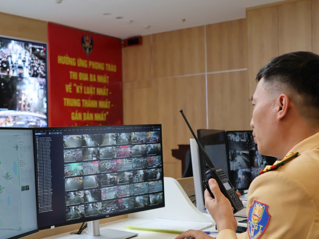 CSGT Hà Nội xuyên đêm ứng trực bảo đảm an toàn giao thông dịp lễ Noel - 3