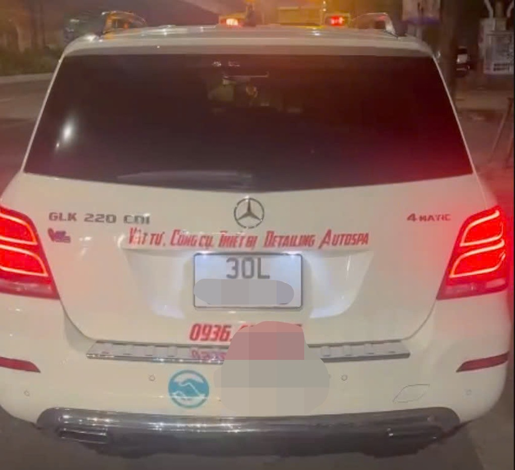 Tài xế ô tô Mercedes dính cồn gấp 2,8 lần mức kịch khung trong đêm Noel - 2