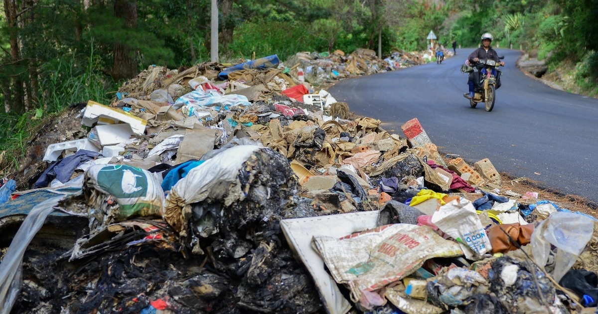Rác thải bủa vây cung đèo đẹp nhất Lâm Đồng