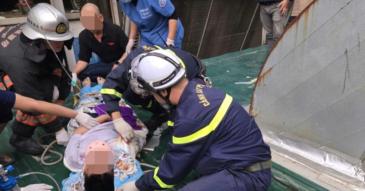 Bé trai 11 tuổi rơi từ tầng cao chung cư ở Hà Nội xuống mái siêu thị