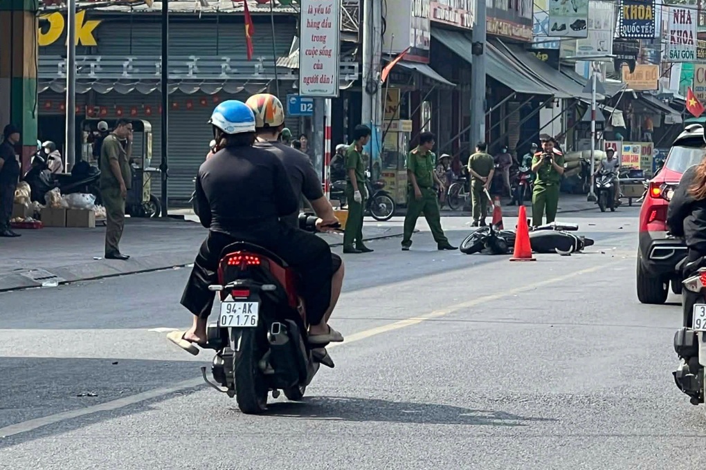 Người đi xe máy tử vong sau va chạm với ô tô khách ở TPHCM - 2