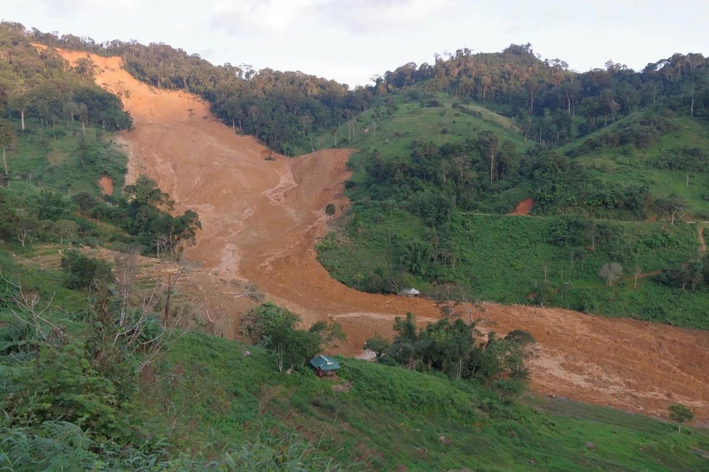 Vẫn chưa tìm thấy 2 nạn nhân mất tích trong vụ quả đồi đổ ập ở Đà Nẵng - 1