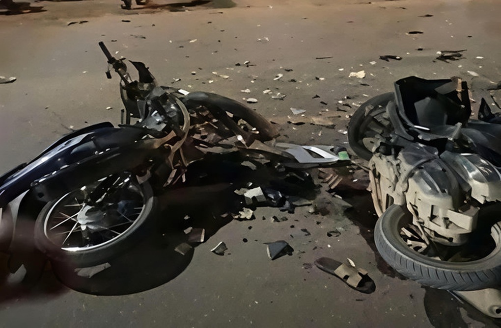 Hai xe máy tông nhau trực diện ở Bắc Ninh, 3 người tử vong - 1