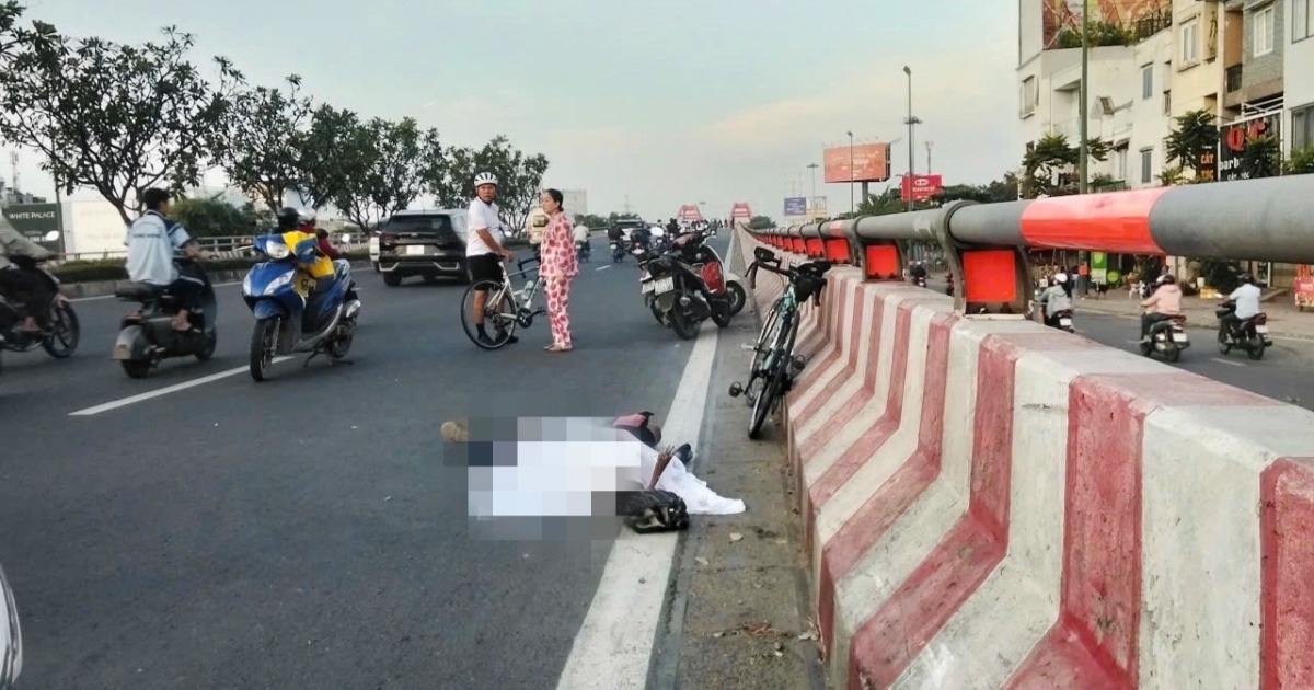 Người đàn ông đạp xe tập thể dục tử vong giữa đường ở TPHCM
