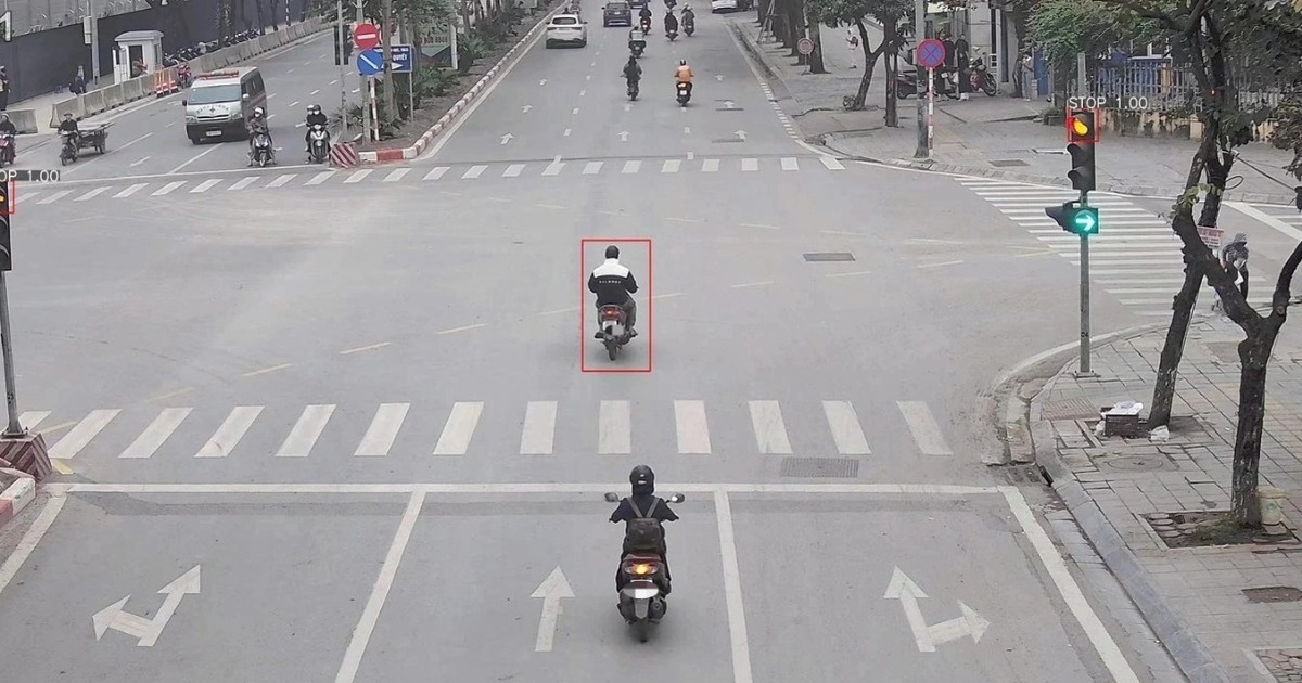 Camera AI “đếm” 703 lượt xe vượt đèn đỏ ở một ngã tư Hà Nội trong một ngày