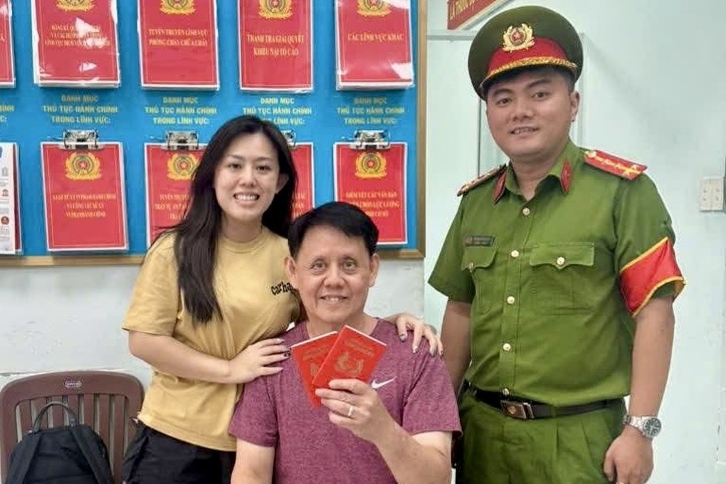 Công an TPHCM giúp người ngoại quốc đoàn tụ gia đình trong ngày sinh nhật - 1 Công an TPHCM giúp người ngoại quốc đoàn tụ gia đình trong ngày sinh nhật - 1