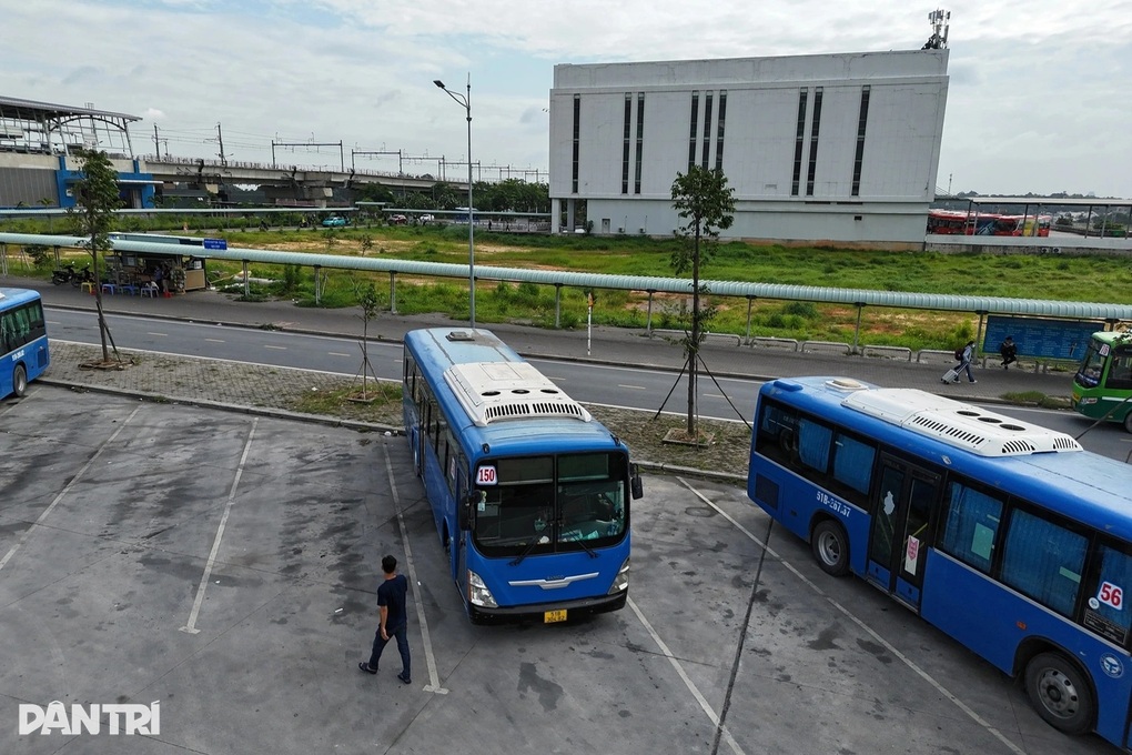 TPHCM ứng phó nguy cơ 300 xe buýt tê liệt vì thiếu khí CNG - 1 TPHCM ứng phó nguy cơ 300 xe buýt tê liệt vì thiếu khí CNG - 1