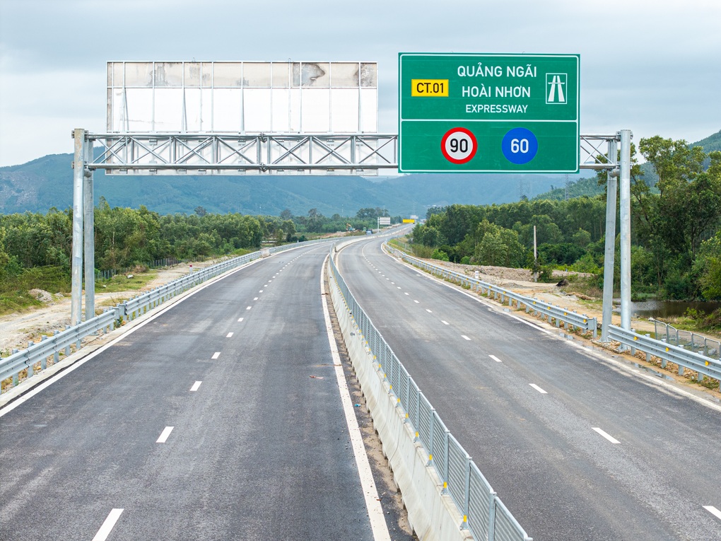 Cao tốc Quảng Ngãi - Hoài Nhơn sẽ được thông xe vào ngày 19/12 - 1 Cao tốc Quảng Ngãi - Hoài Nhơn sẽ được thông xe vào ngày 19/12 - 1