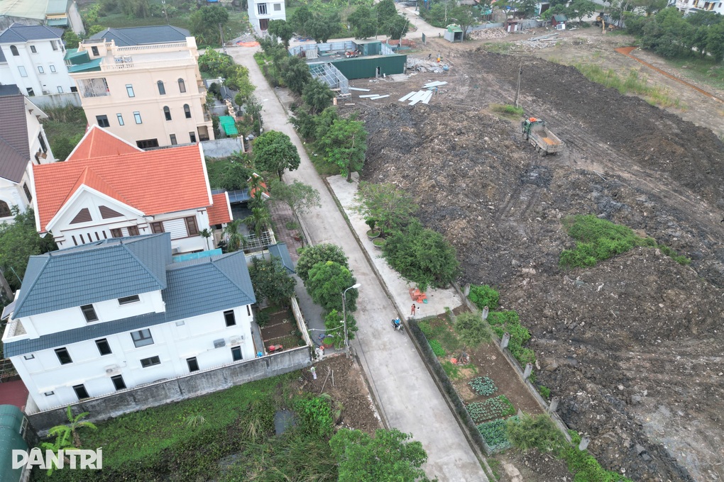 Vụ doanh nghiệp xây trường học đổ đất thải tràn vỉa hè: Khắc phục qua loa - 3 Vụ doanh nghiệp xây trường học đổ đất thải tràn vỉa hè: Khắc phục qua loa - 3