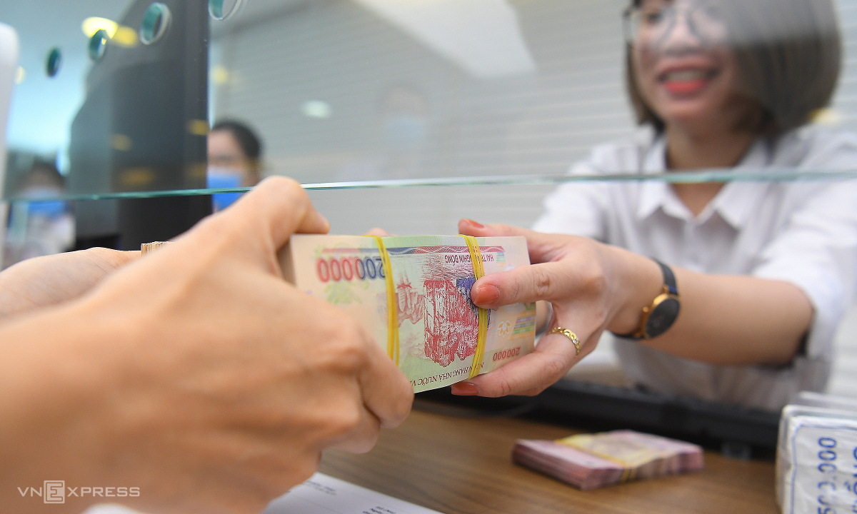 Nhiều ngân hàng nâng lãi suất kỳ hạn ngắn lên kịch trần