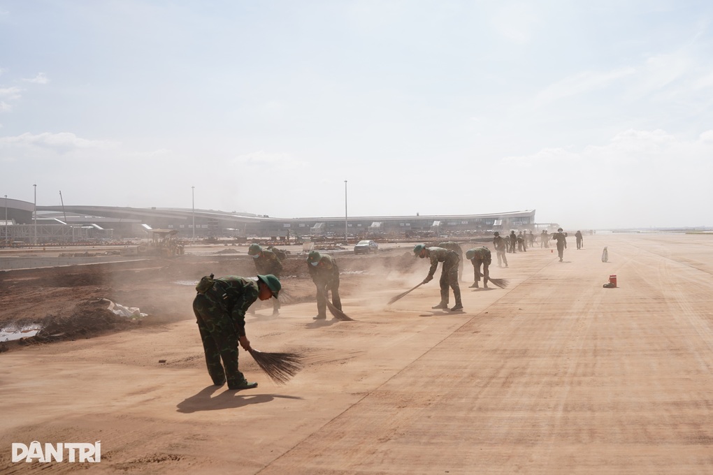 Huy động công binh dọn đường băng Long Thành trước chuyến bay đầu tiên - 1 Huy động công binh dọn đường băng Long Thành trước chuyến bay đầu tiên - 1
