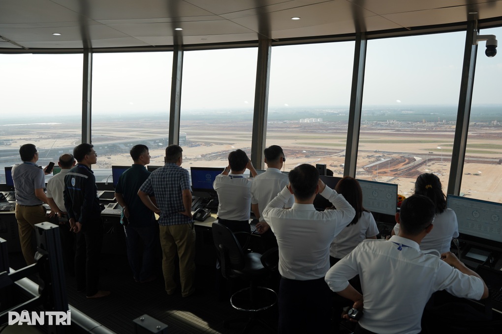 Phi công được bay thấp hơn trên vùng trời TPHCM, hãng bay lợi gì? - 3 Phi công được bay thấp hơn trên vùng trời TPHCM, hãng bay lợi gì? - 3