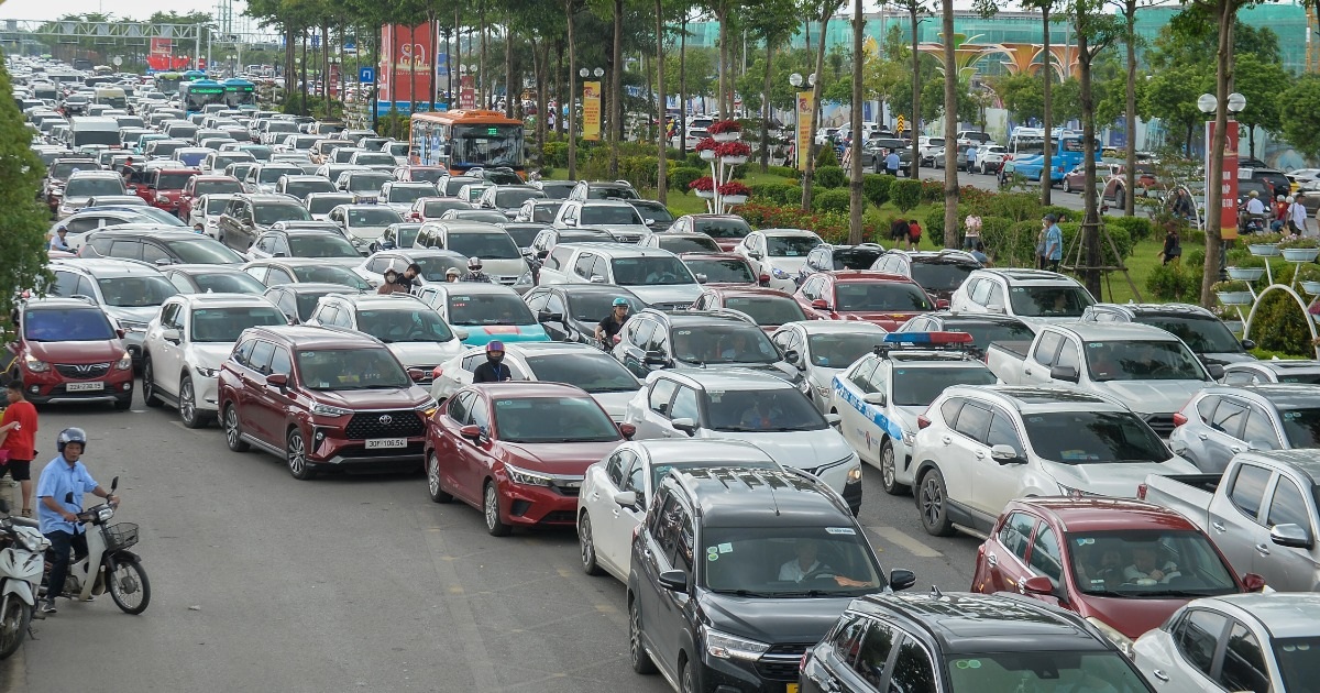 Hà Nội: Hộ nghèo sẽ được hỗ trợ 100% khi chuyển xe máy xăng sang xe điện?