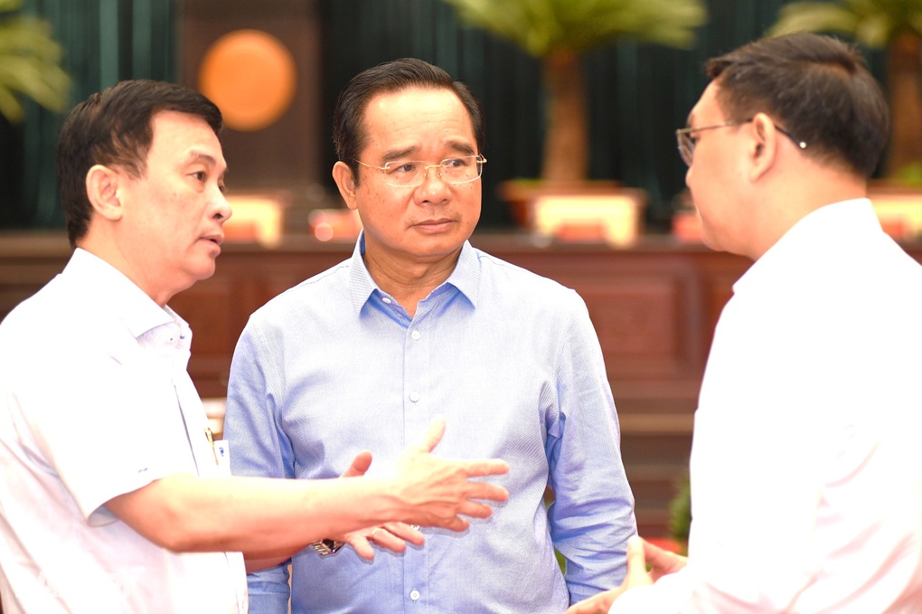 Chủ tịch TPHCM: Xã, phường đủ mạnh, thành phố tiếp tục phân cấp, phân quyền - 2 Chủ tịch TPHCM: Xã, phường đủ mạnh, thành phố tiếp tục phân cấp, phân quyền - 2