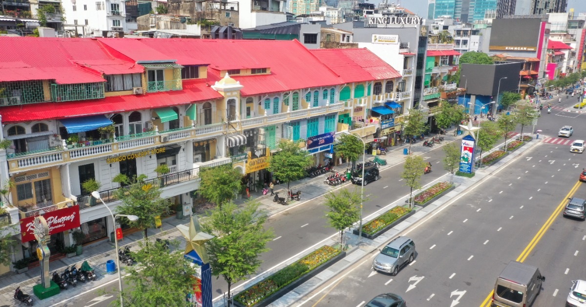 TPHCM “thay áo mới” cho đường Lê Lợi: Dãy nhà cổ rực rỡ đón năm mới 2026