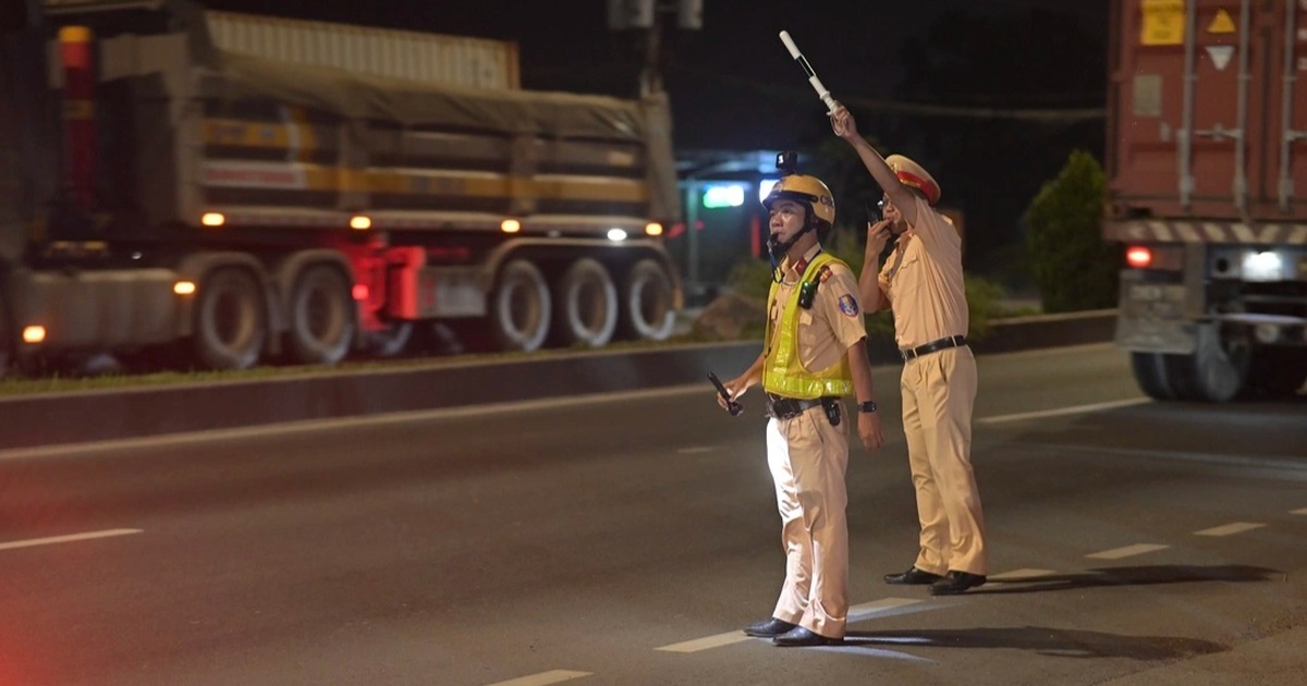 CSGT TPHCM tăng cường trước giờ chung kết bóng đá nam SEA Games 33