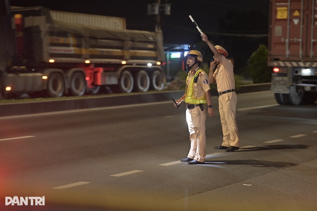 CSGT TPHCM tăng cường trước giờ chung kết bóng đá nam SEA Games 33 - 2