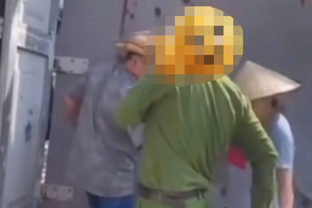 Đối tượng đẩy Đại úy CSGT vào đầu xe tải từng nhốt công an trong nhà - 1 Đối tượng đẩy Đại úy CSGT vào đầu xe tải từng nhốt công an trong nhà - 1