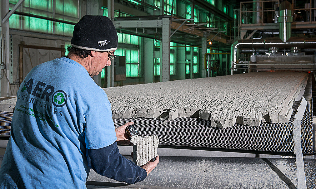 Ý tưởng dùng thủy tinh tái chế cho ‘thành phố bọt biển’ ở TP HCM