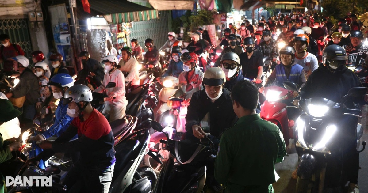 TPHCM ùn tắc cửa ngõ trước kỳ nghỉ Tết Dương lịch 2026