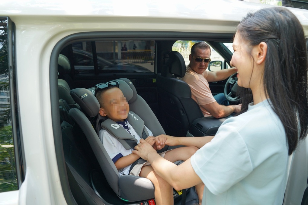 Chốt xe kinh doanh vận tải không bắt buộc phải lắp ghế an toàn cho trẻ” - 1