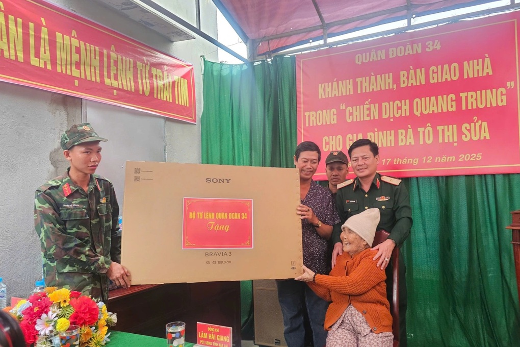 Ngôi nhà đầu tiên hoàn thành trong “Chiến dịch Quang Trung” thần tốc - 3 Ngôi nhà đầu tiên hoàn thành trong “Chiến dịch Quang Trung” thần tốc - 3