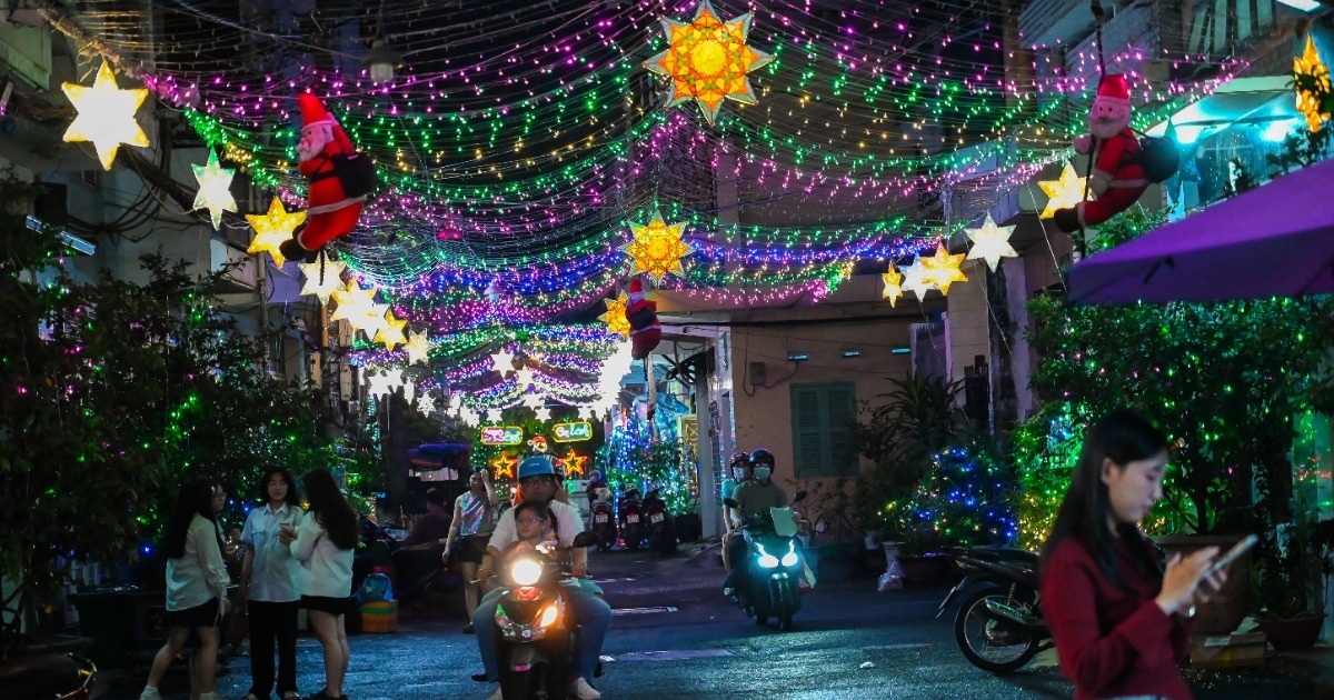 Giáng sinh len lỏi khắp nơi tại TPHCM