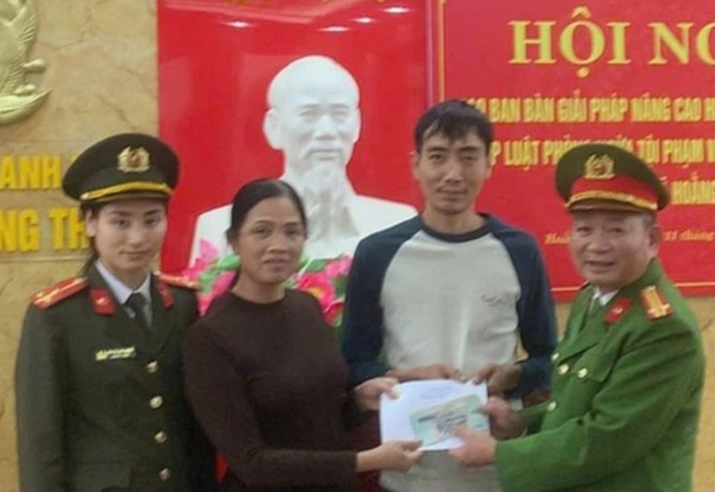 Giáo viên báo công an vì bất ngờ nhận được 100 triệu đồng từ tài khoản lạ - 1 Giáo viên báo công an vì bất ngờ nhận được 100 triệu đồng từ tài khoản lạ - 1