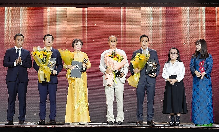 Bà Cao Thị Ngọc Dung được vinh danh ‘Lãnh đạo trọn đời’