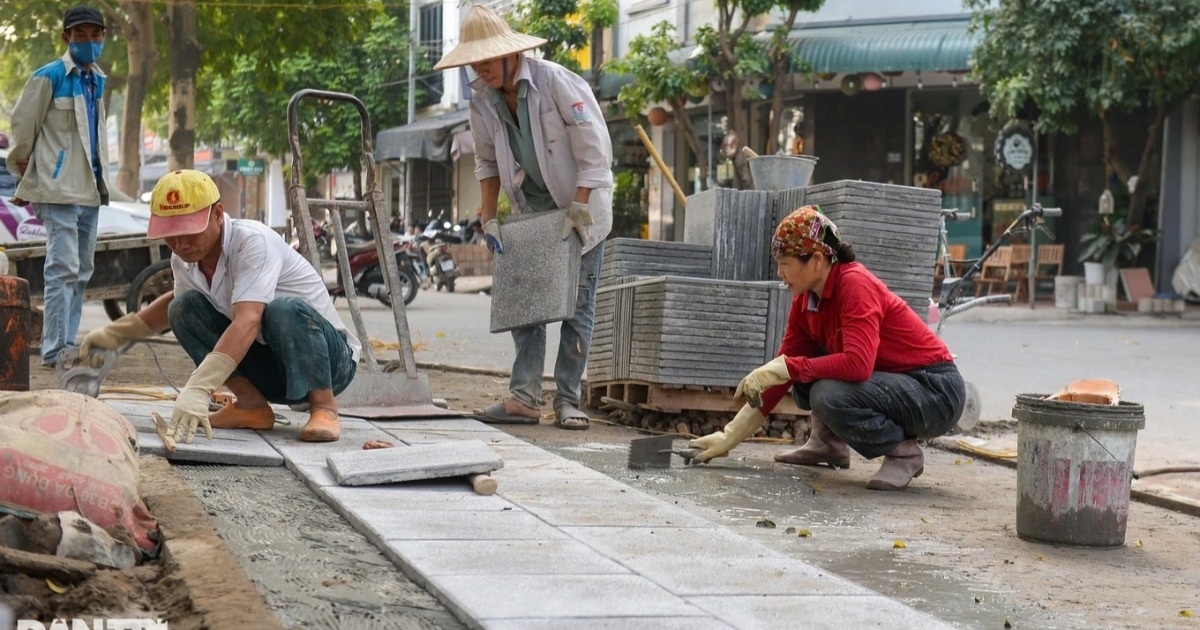 Hà Nội yêu cầu phun sương giảm bụi, dừng cấp phép đào đường cuối năm
