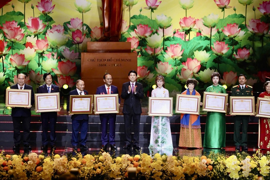 Tiến sĩ Nguyễn Thị Phương Thảo nhận danh hiệu Anh hùng Lao động thời kỳ đổi mới - 2 Tiến sĩ Nguyễn Thị Phương Thảo nhận danh hiệu Anh hùng Lao động thời kỳ đổi mới - 2