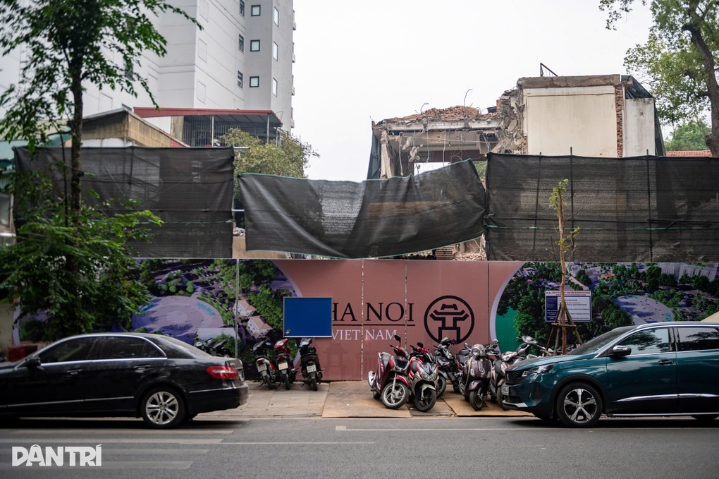 Phường Hoàn Kiếm thực hiện quá chậm dự án quảng trường phía Đông hồ Gươm - 1 Phường Hoàn Kiếm thực hiện quá chậm dự án quảng trường phía Đông hồ Gươm - 1