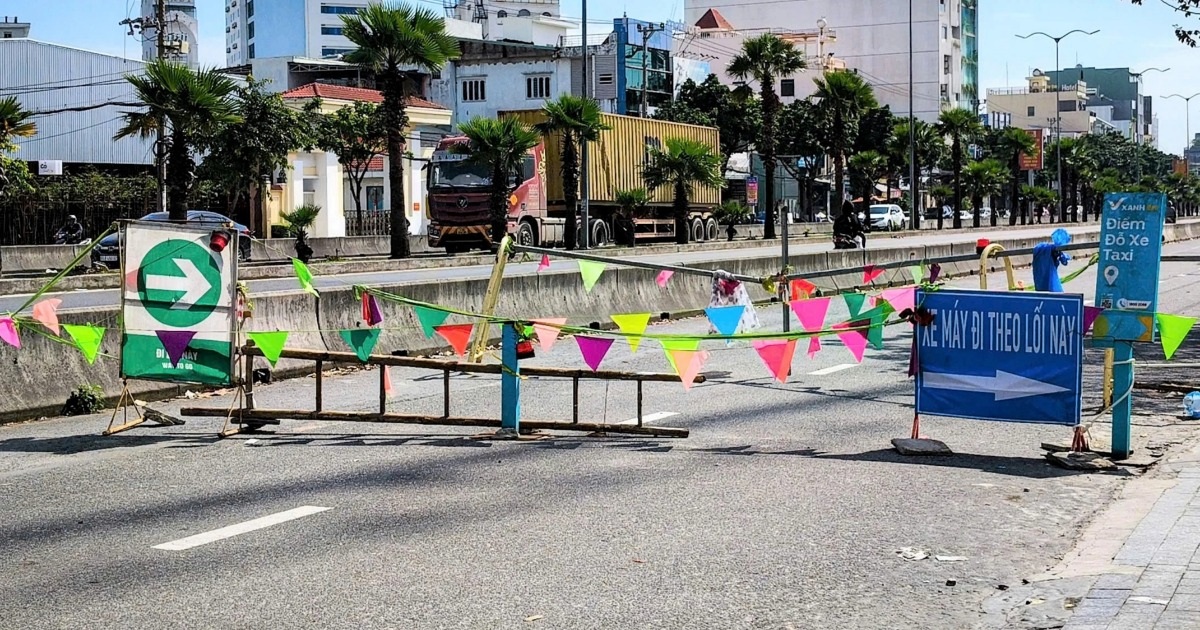 Hố sâu “nuốt chửng” ô tô ở Đà Nẵng: Vẫn chốt chặn đường để xử lý vết nứt