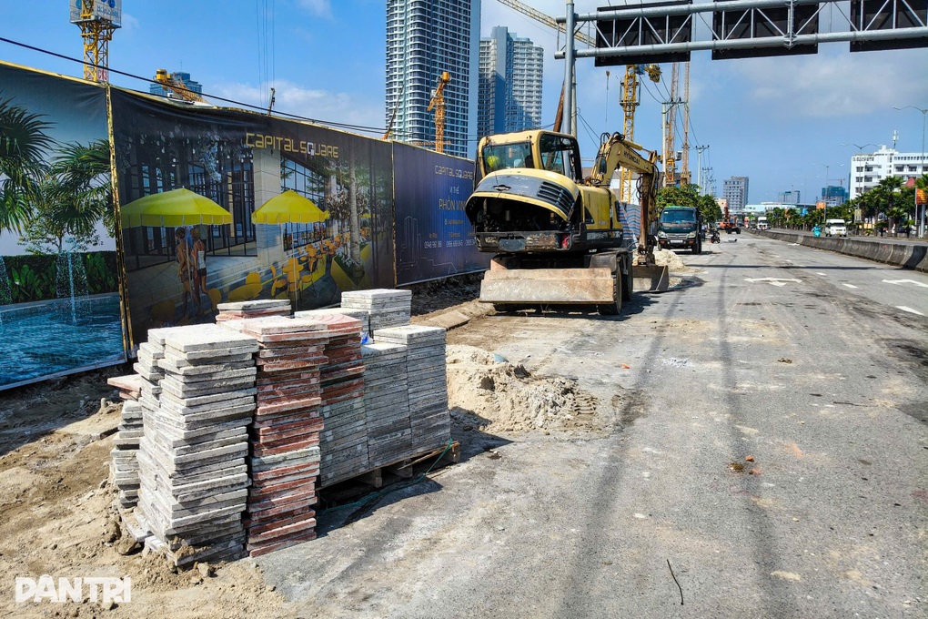 Hố sâu “nuốt chửng” ô tô ở Đà Nẵng: Vẫn chốt chặn đường để xử lý vết nứt - 3