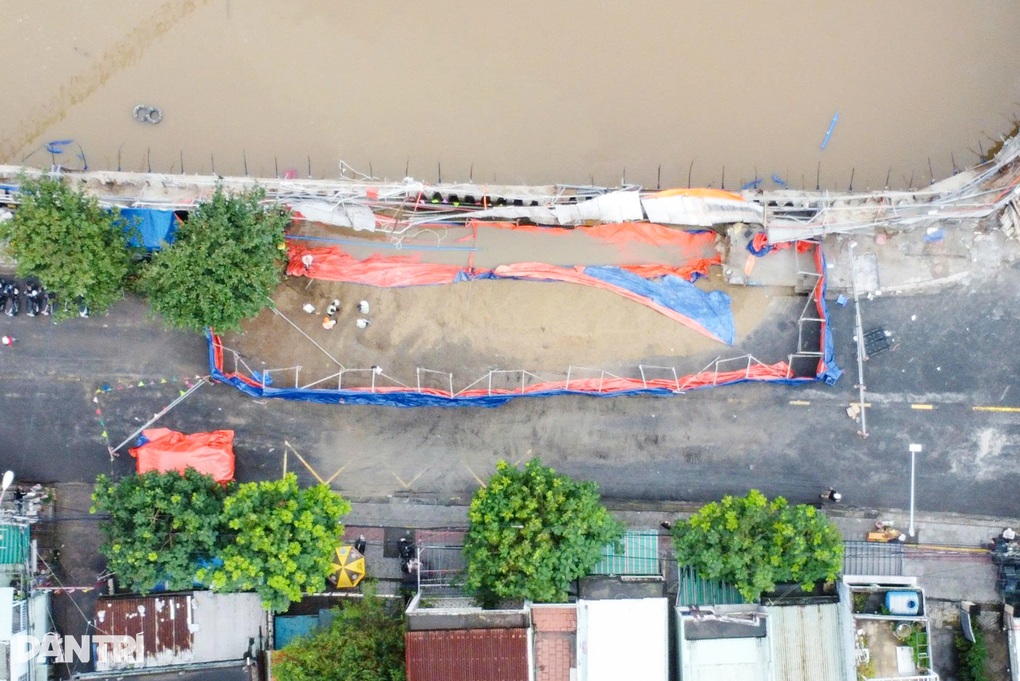 Thông tin mới về hố sâu “nuốt chửng” nhiều ô tô ở Đà Nẵng - 1 Thông tin mới về hố sâu “nuốt chửng” nhiều ô tô ở Đà Nẵng - 1