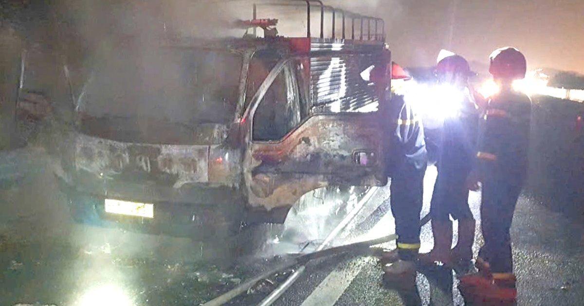 Ô tô tải cháy rụi trên cao tốc Dầu Giây – Phan Thiết