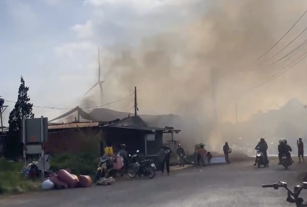 Cháy kho chứa hàng của công ty sản xuất cà phê ở Đà Lạt - 1